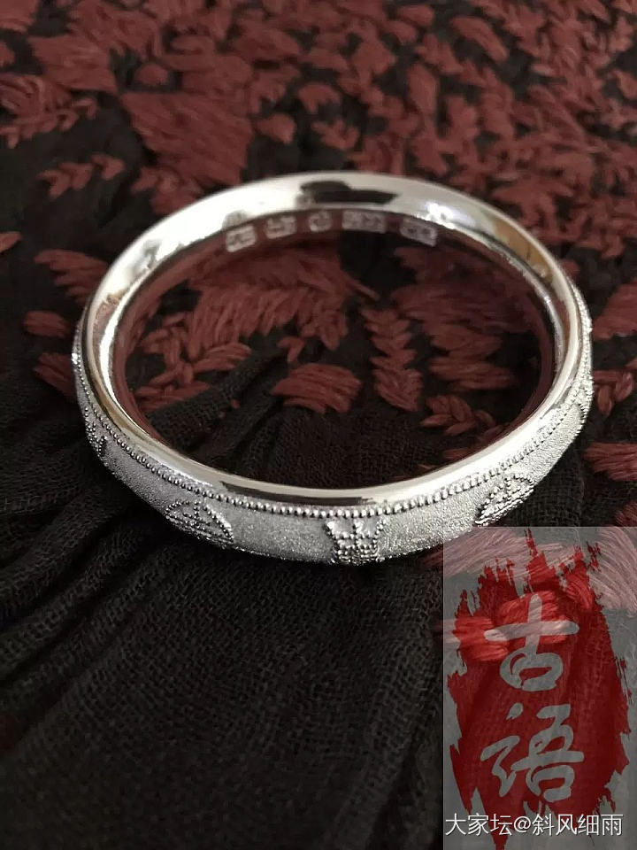 师傅已经通知单子排到了，纠结是年轮还是醉春风，姐妹们可以给个意见吗？在此谢过了٩..._打银银