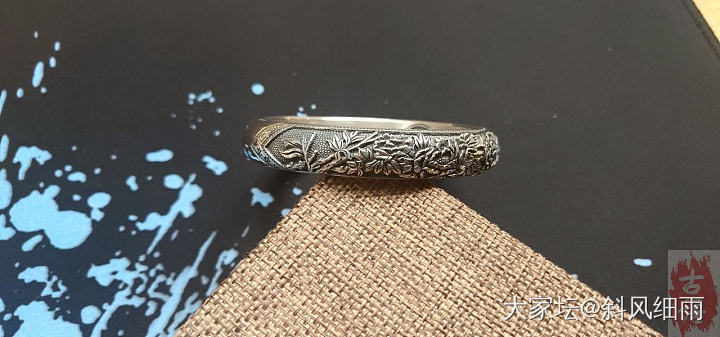 师傅已经通知单子排到了，纠结是年轮还是醉春风，姐妹们可以给个意见吗？在此谢过了٩..._打银银