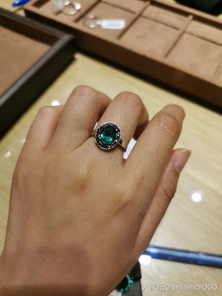在巴西的第二个黑五，请教各位这个祖母绿戒指值得买不～_祖母绿