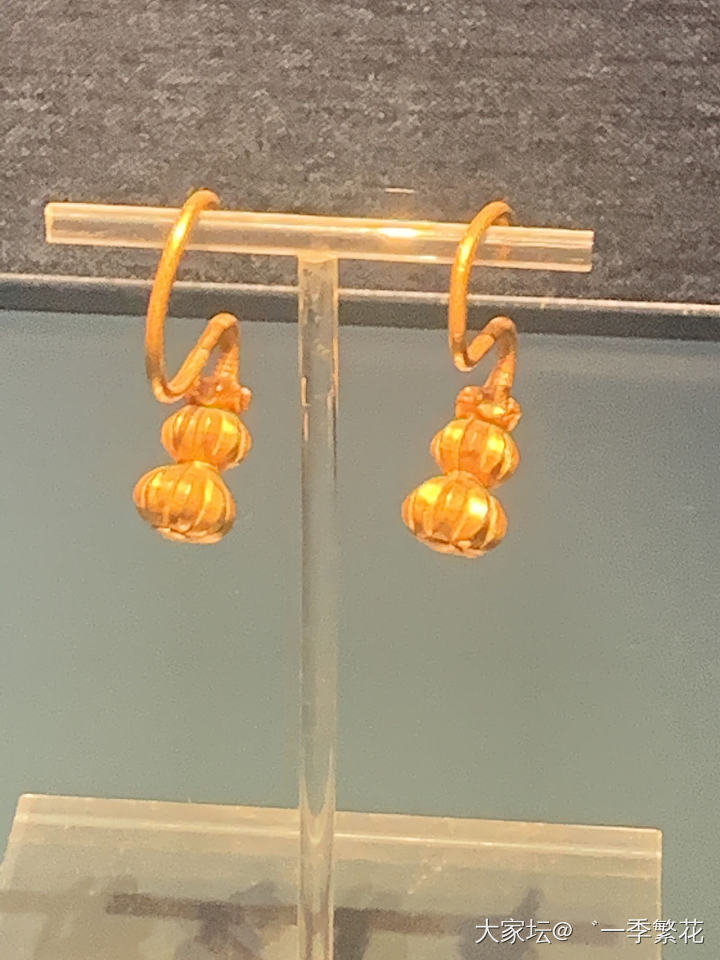 甘肃省博物馆看到的葫芦耳环，好看，想做一个_耳坠金