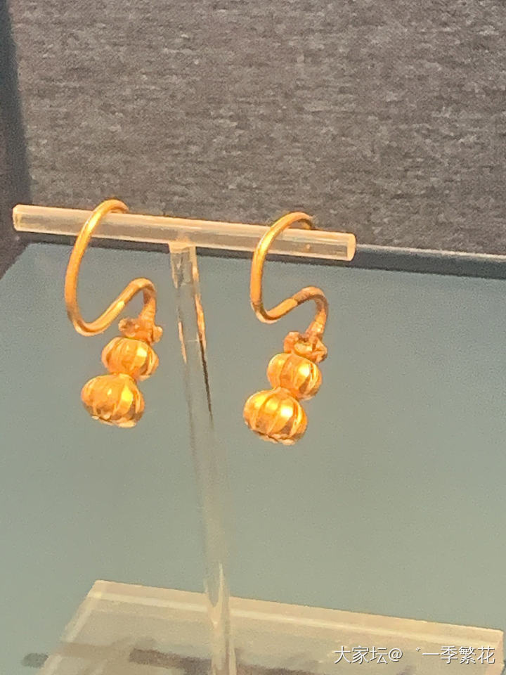 甘肃省博物馆看到的葫芦耳环，好看，想做一个_耳坠金