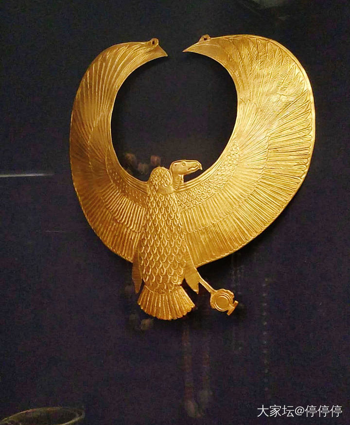 埃及博物馆的金饰品_博物馆金