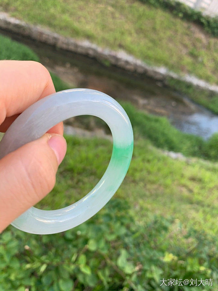 现在的卖家拽，真拽，买的不是翡翠买的是爹