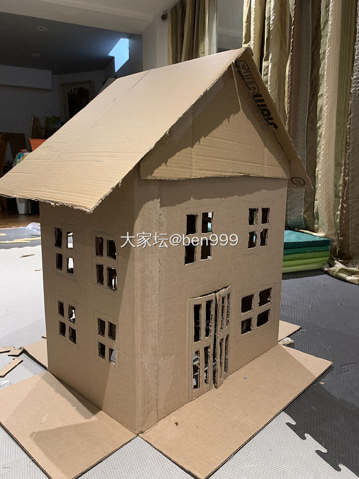 在地下室忙了大半天用两纸箱建了一幢房子，满满的成就感_纸艺