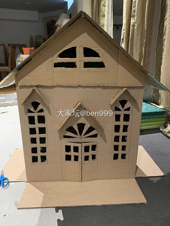 在地下室忙了大半天用两纸箱建了一幢房子，满满的成就感_纸艺