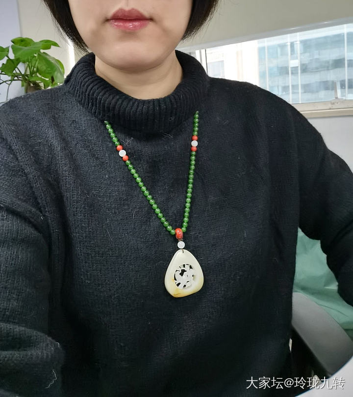 入冬啦，大毛衣穿起来，大牌子挂起来，请忽略我贴了秋膘的双下巴😂😂😂_挂件和田玉