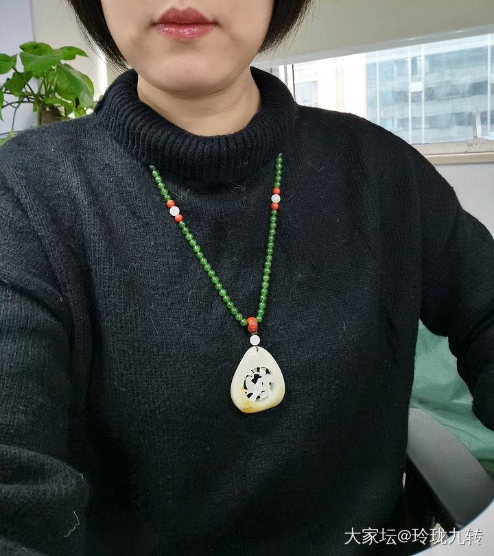 入冬啦，大毛衣穿起来，大牌子挂起来，请忽略我贴了秋膘的双下巴😂😂😂_挂件和田玉