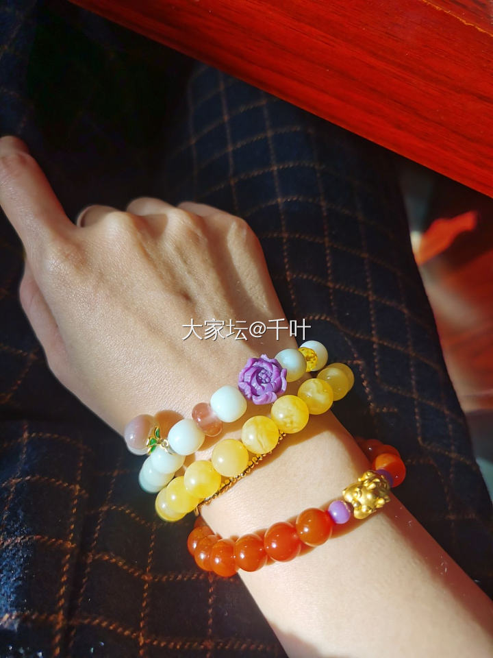 今日右手，感觉沉闷的冬天更需要色彩_玉石玉髓玛瑙搭配彩色宝石琥珀蜜蜡