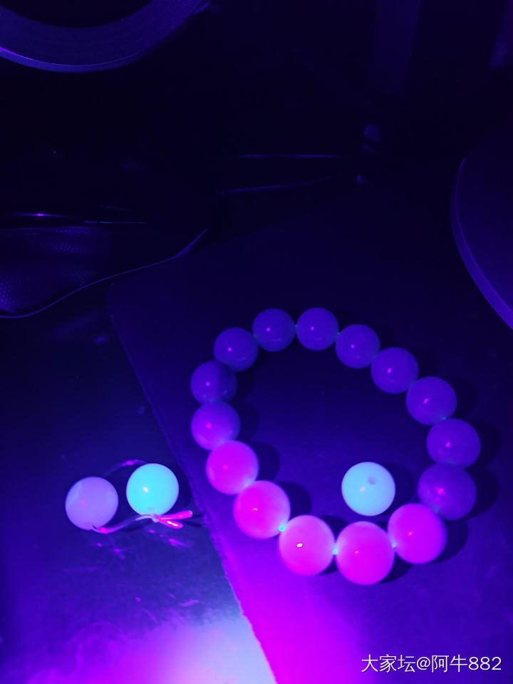 这几颗珠子都是糯米底子，都有胶感，带淡春紫，其中三颗单珠是淘宝拍的，120一颗，..._翡翠