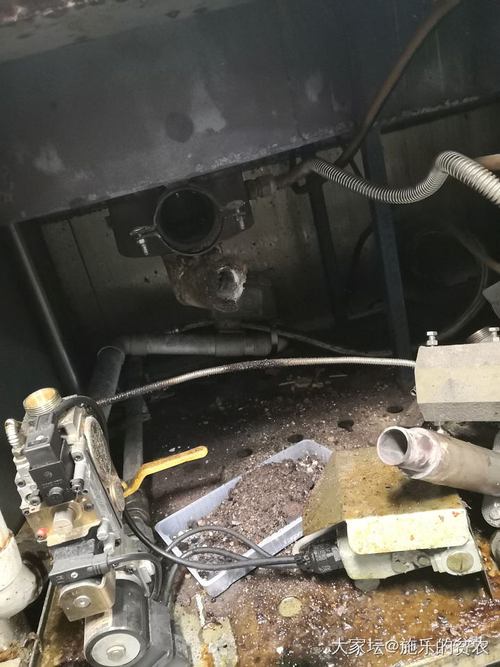 修理煤气炉

这台煤气快炉损坏前通告完全不工作，作为同一餐馆的第二台旺火快炉，是...