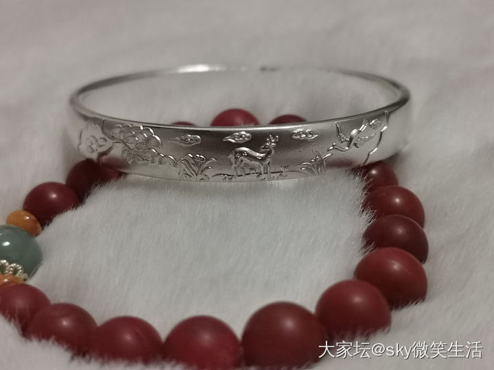 想问小珍的鹿镯容易磨损嘛。好担心这个鹿会磨到看不清，都不敢戴哈哈_银