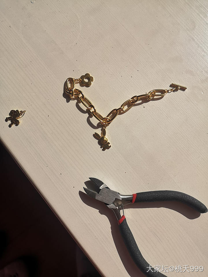这个童年手链上手一股廉价感，所以我这么干_手工diy