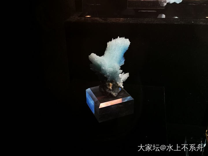 周末看个展_少见宝石