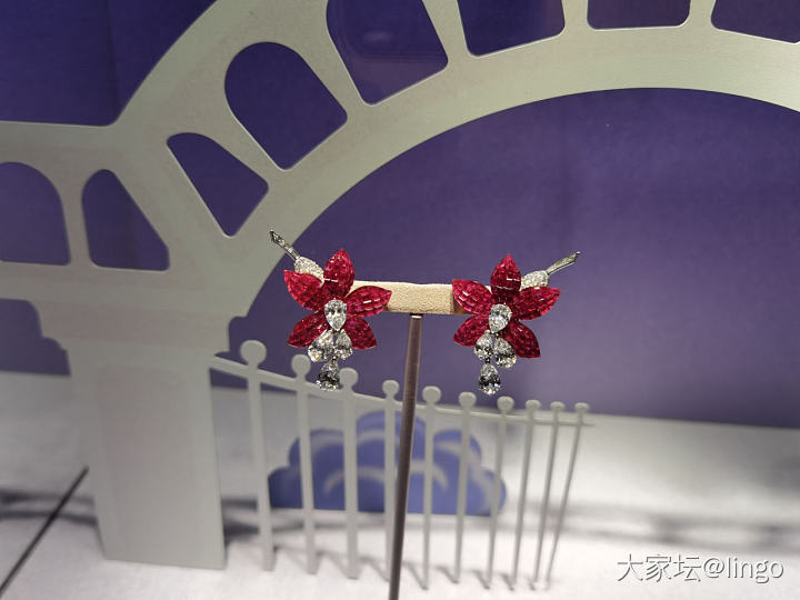 【梵克雅宝】“相遇情人桥”限时体验空间_展会