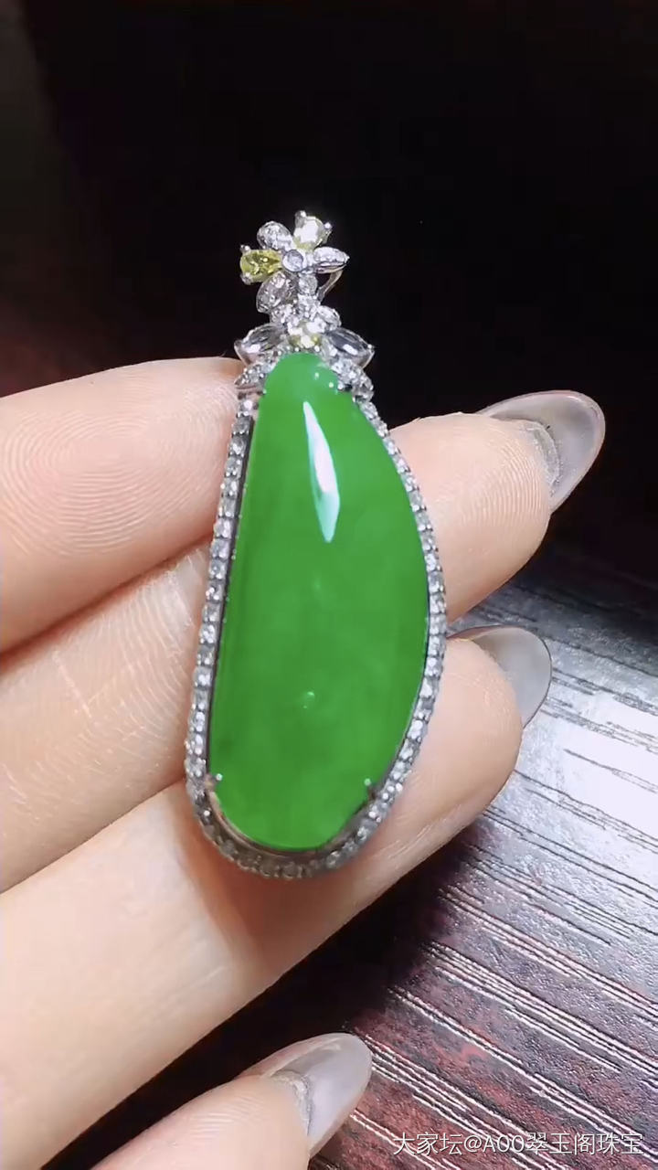 18k金伴钻豪华镶嵌😍_挂件翡翠
