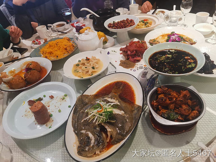 今日除夕，年夜饭吃完看春晚_美食节日