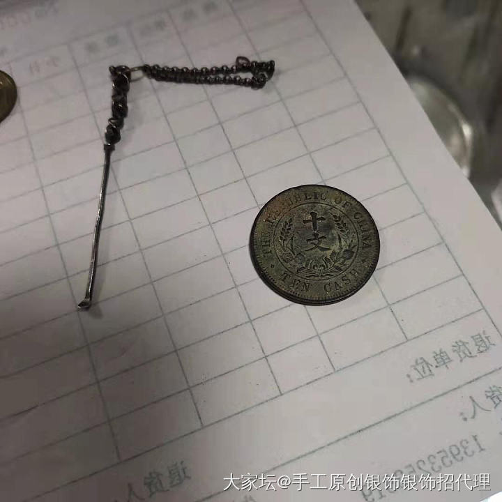 家里老房子准备拆了，今天回家收拾，捡到这几个老物件，不知道能值几个钱