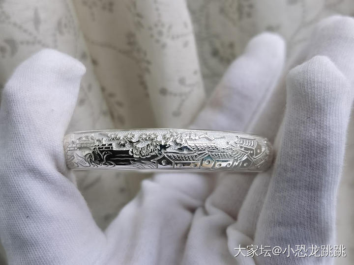 豪朴烟雨江南！我心里的正宫皇后镯～来了！曾几何时跌入银坑的我，素华皇贵妃好美，珍..._手镯匠人银