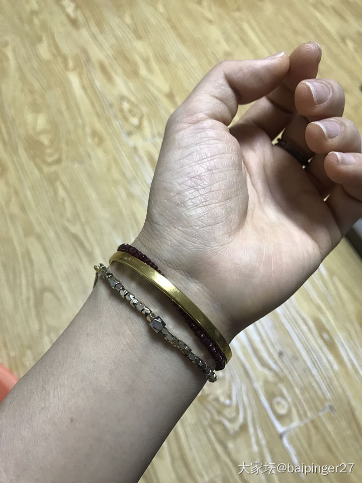 卡福镯和筷子镯有点纠结，大家给个意见_手镯金