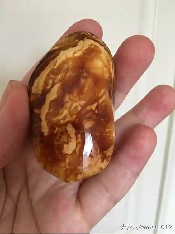 放在抽屉好久的一块花蜡，大概磨完半年多了，今天拿出来惊艳了我的双眼，于是开始翻刚..._琥珀蜜蜡
