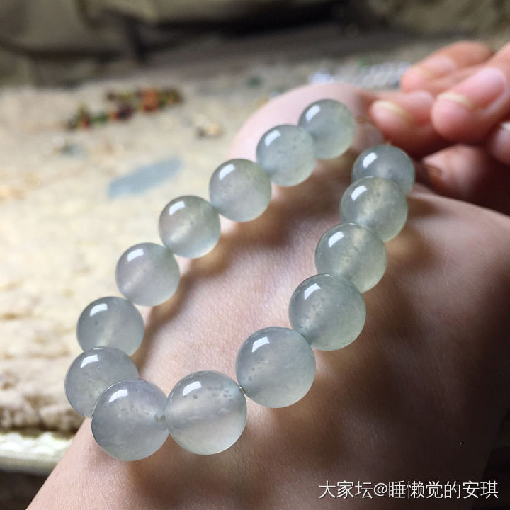 这串莫西沙，大家能帮我掌一下眼么？谢谢_珠串翡翠
