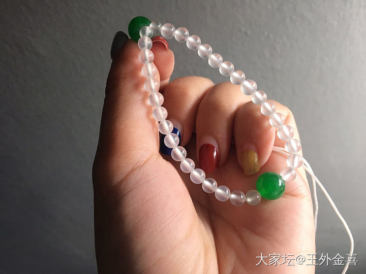 这串莫西沙，大家能帮我掌一下眼么？谢谢_珠串翡翠