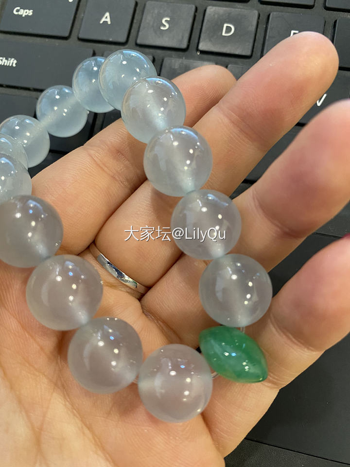这串莫西沙，大家能帮我掌一下眼么？谢谢_珠串翡翠