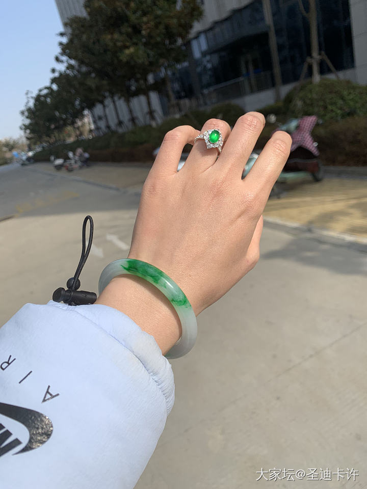 来来来 秀秀你的镯子最美和最丑的样子吧😁_手镯翡翠