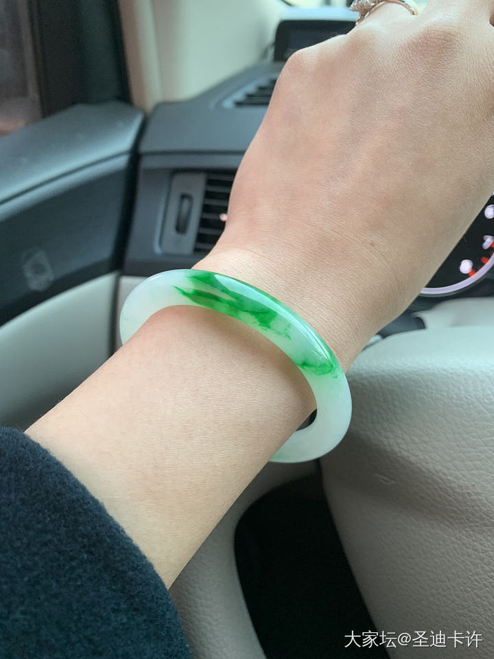 来来来 秀秀你的镯子最美和最丑的样子吧😁_手镯翡翠
