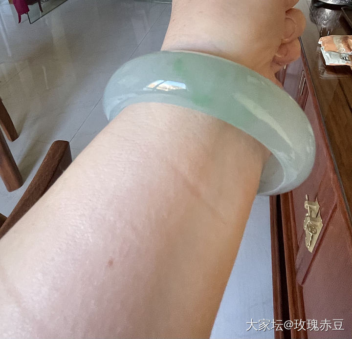 来来来 秀秀你的镯子最美和最丑的样子吧😁_手镯翡翠