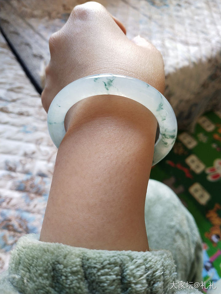 来来来 秀秀你的镯子最美和最丑的样子吧😁_手镯翡翠