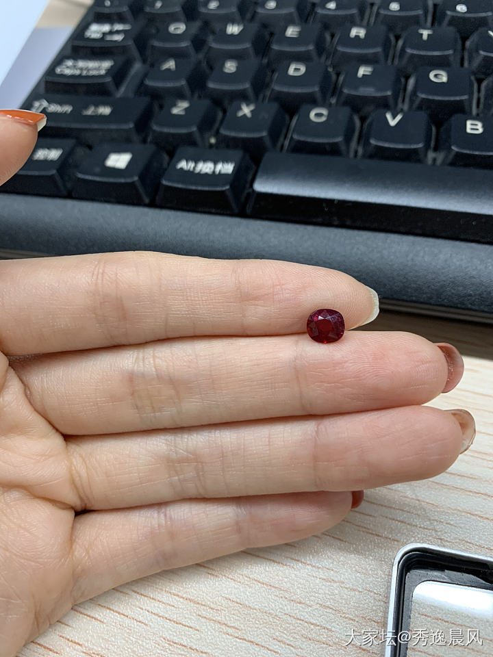 大家帮看看这个莫桑红宝留嘛_红宝石