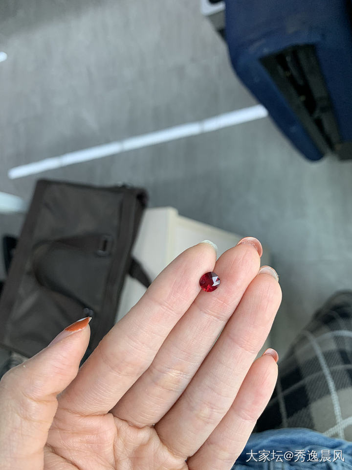 大家帮看看这个莫桑红宝留嘛_红宝石