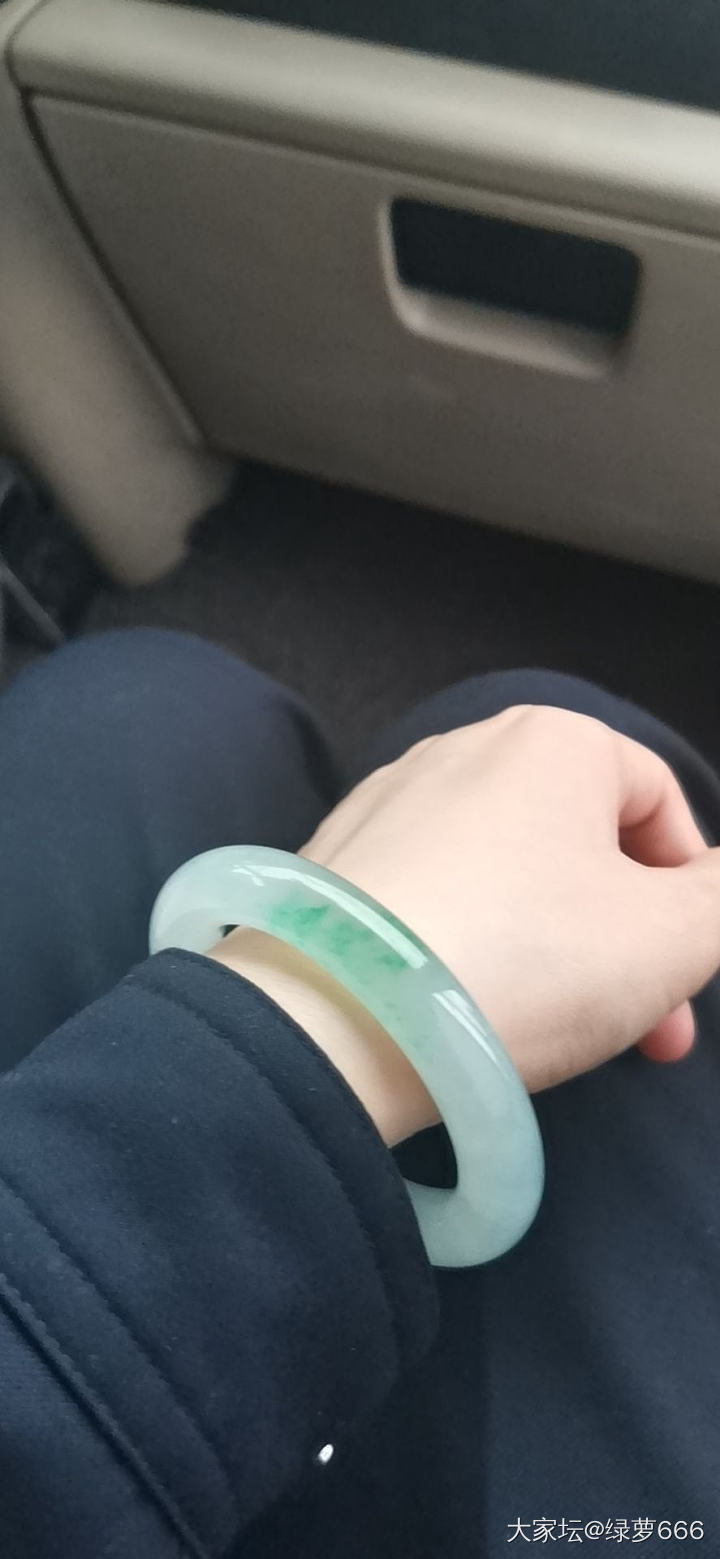 来来来 秀秀你的镯子最美和最丑的样子吧😁_手镯翡翠
