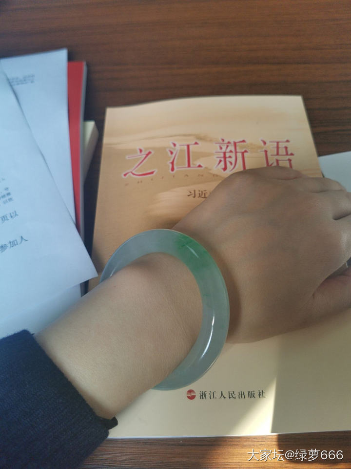 来来来 秀秀你的镯子最美和最丑的样子吧😁_手镯翡翠