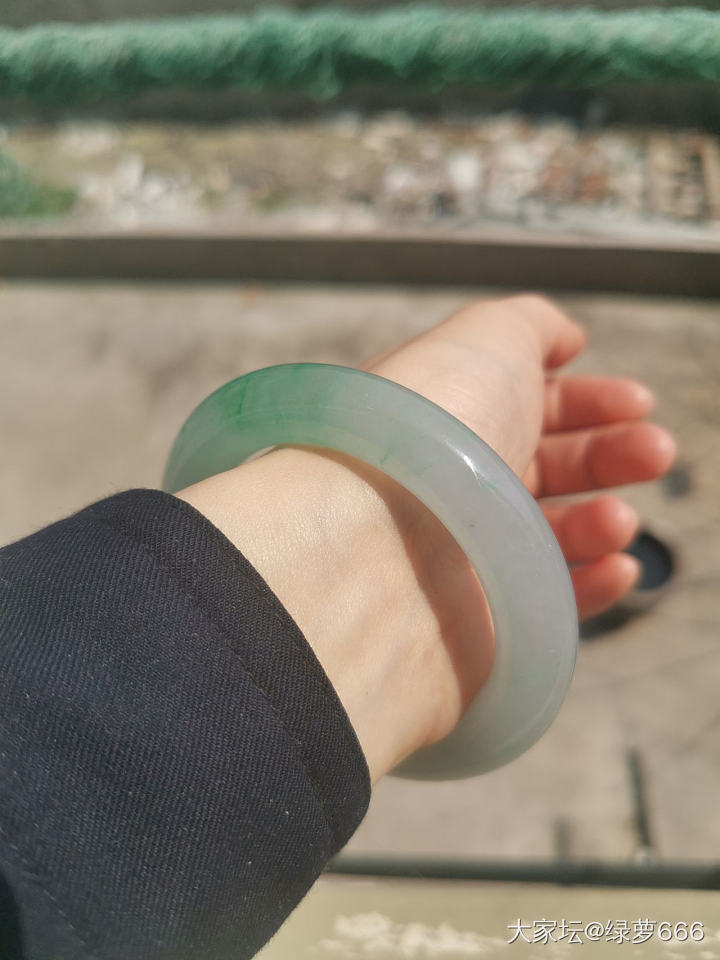 来来来 秀秀你的镯子最美和最丑的样子吧😁_手镯翡翠