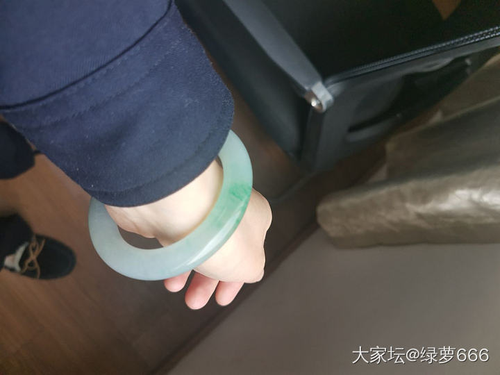来来来 秀秀你的镯子最美和最丑的样子吧😁_手镯翡翠