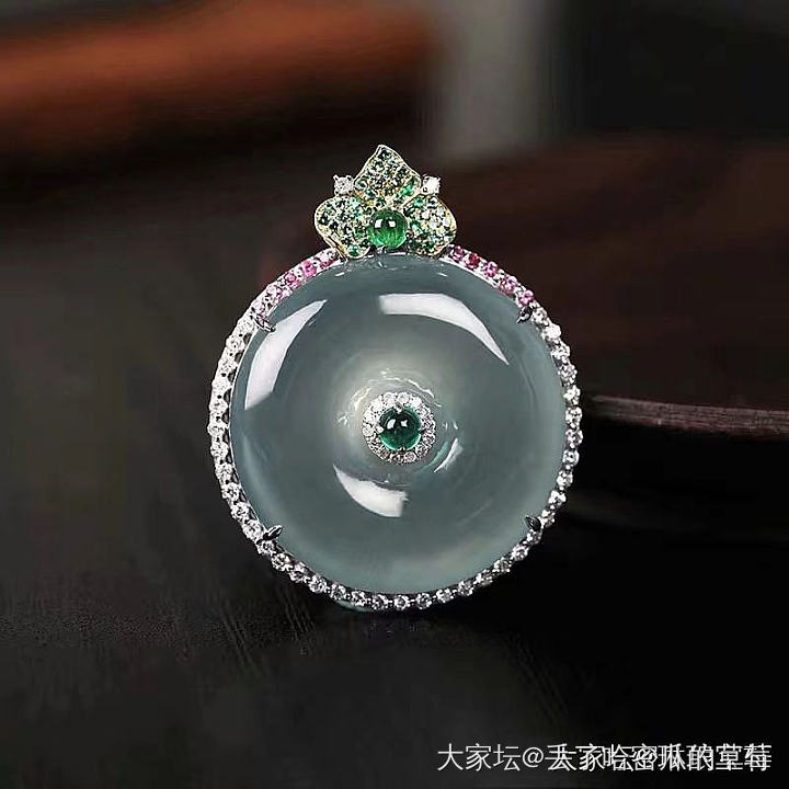 新入的扣子，纠结要不要留，求助