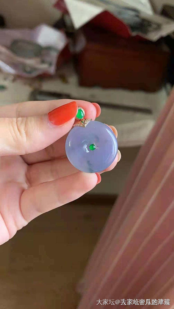 新入的扣子，纠结要不要留，求助