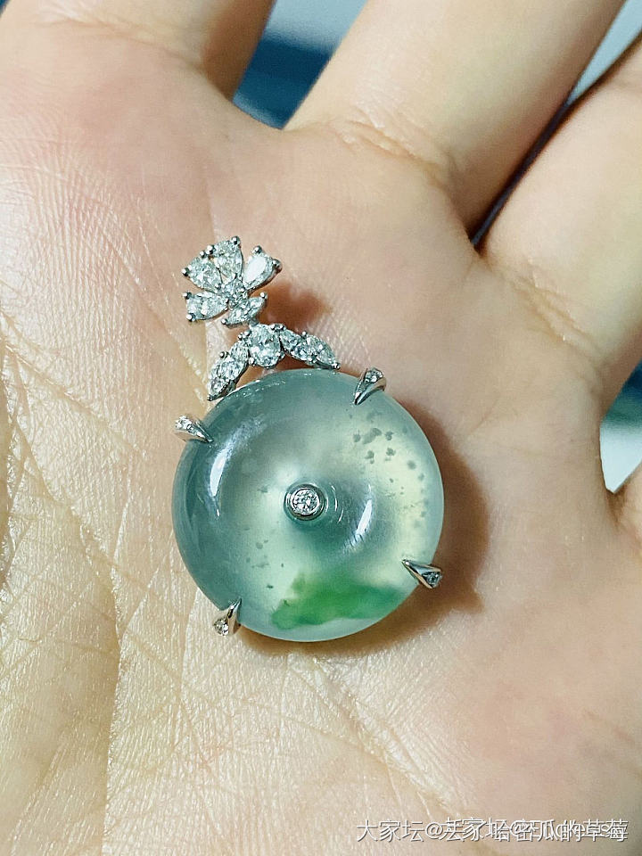 新入的扣子，纠结要不要留，求助