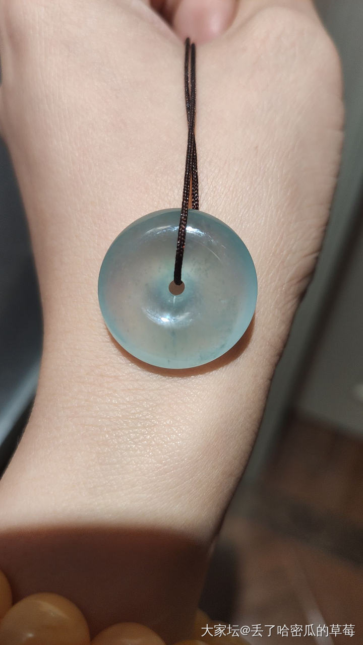 新入的扣子，纠结要不要留，求助