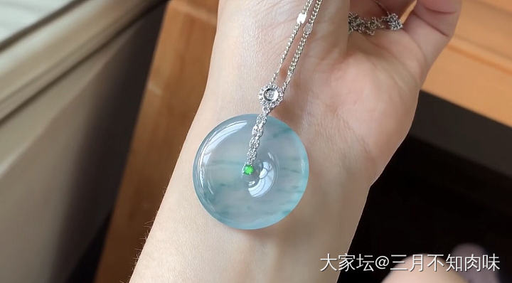 新入的扣子，纠结要不要留，求助