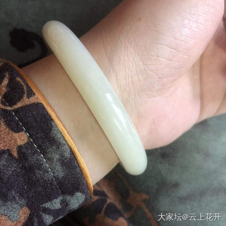 喝喜酒好无聊 晒个寂寞吧