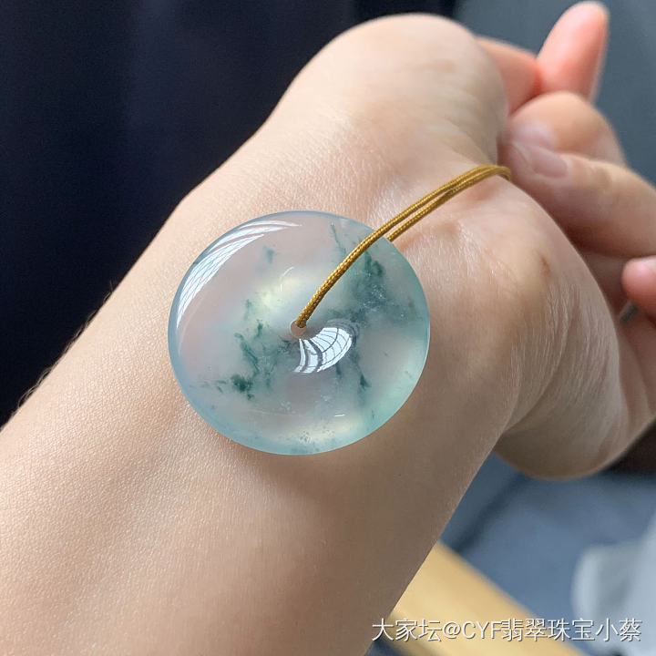 冰种飘蓝花的平安扣_翡翠