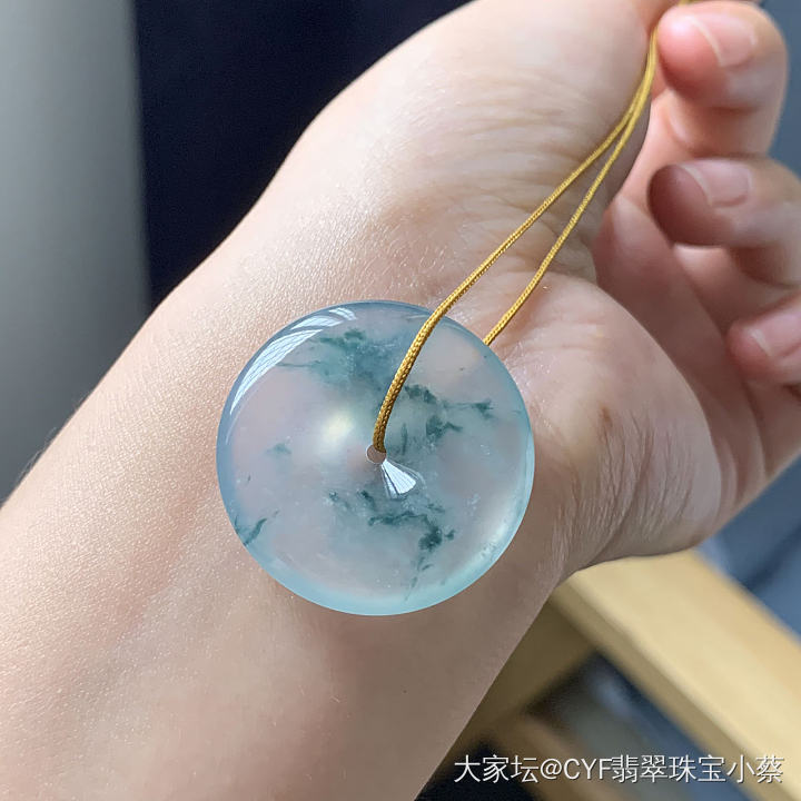 冰种飘蓝花的平安扣_翡翠