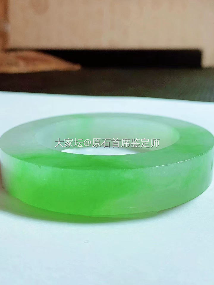 冰阳绿手镯胚_翡翠