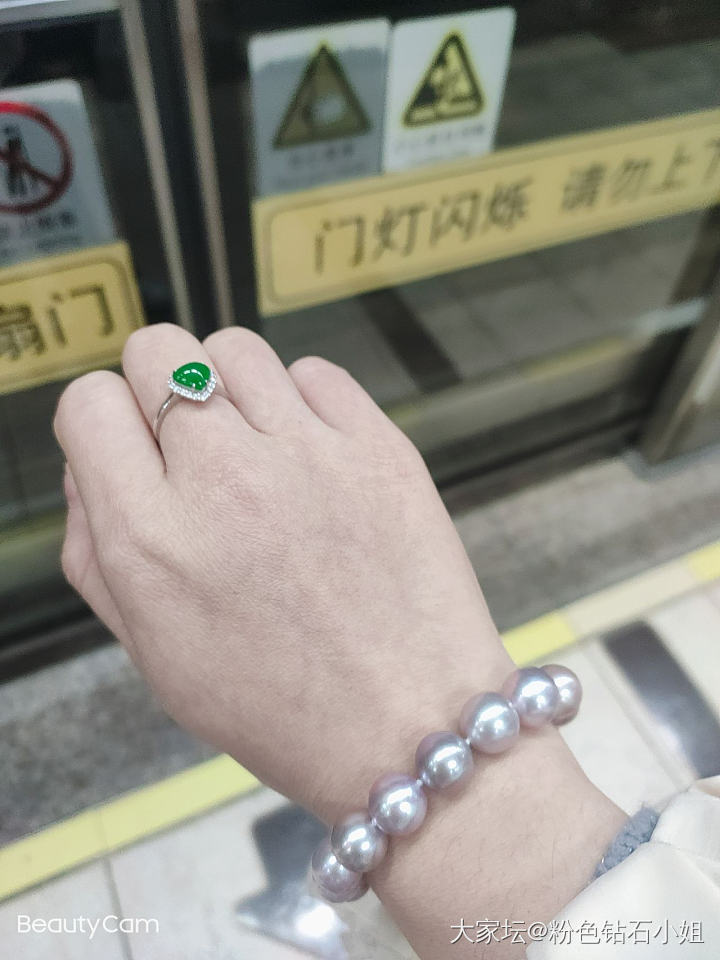算算今天带了一个镯子，三条手链，2条项链，2个戒指，一对耳环＋1个耳钉_戒指手链项链手镯把玩件