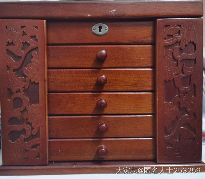从学生时代跟着我到现在的首饰盒～