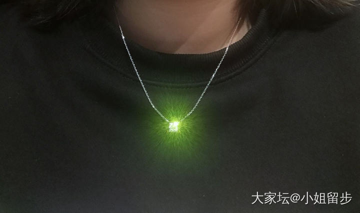 餐厅灯光衬托钻石很赞_钻石