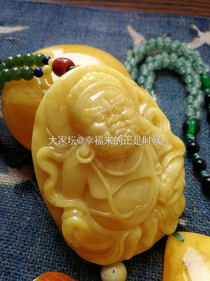 去上班_戒指挂件珠串手镯琥珀蜜蜡
